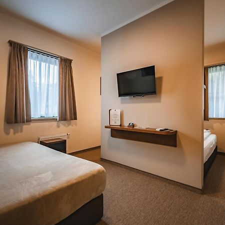 Guest House Ejga 예세니체 외부 사진