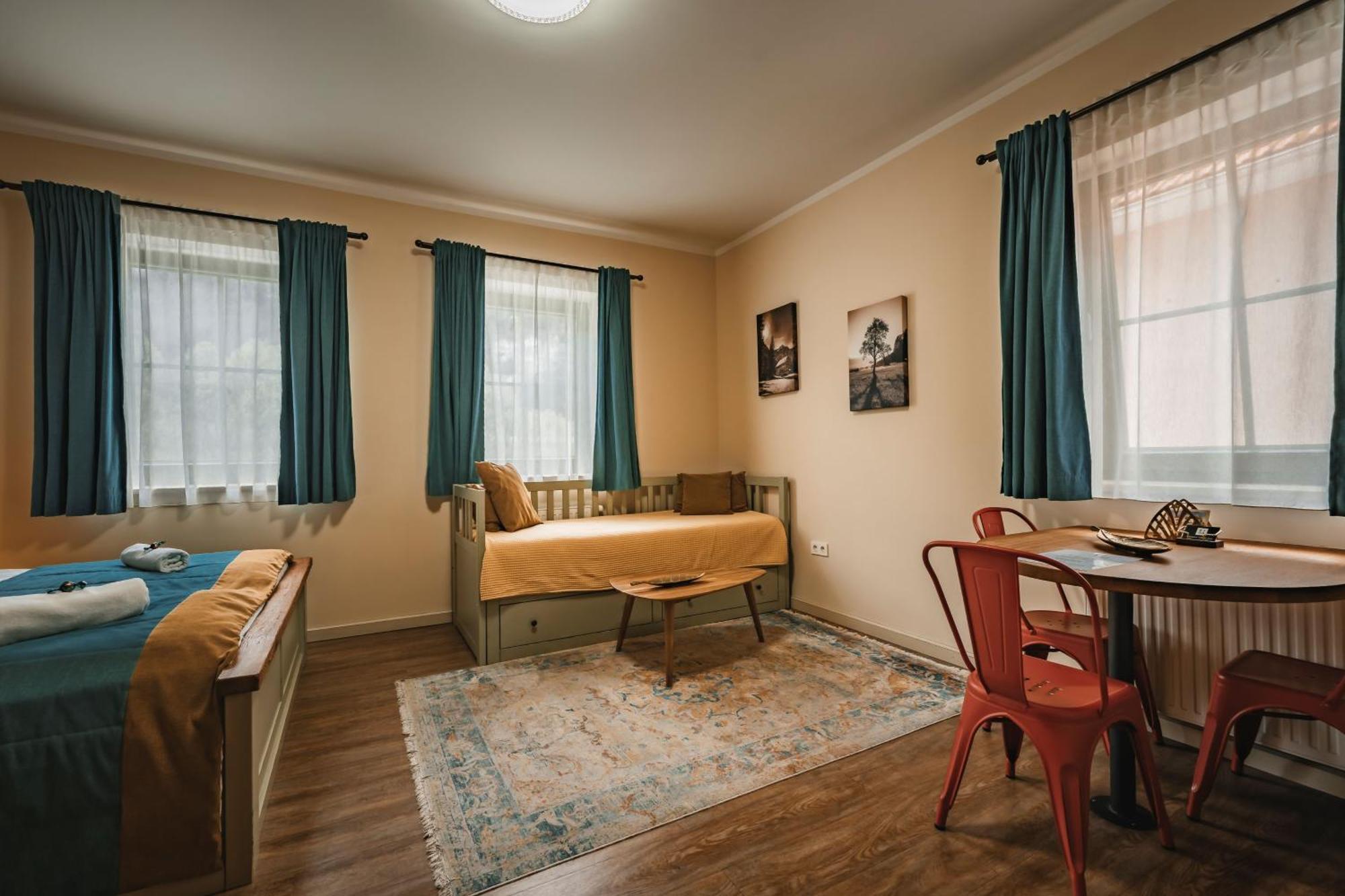 Guest House Ejga 예세니체 외부 사진