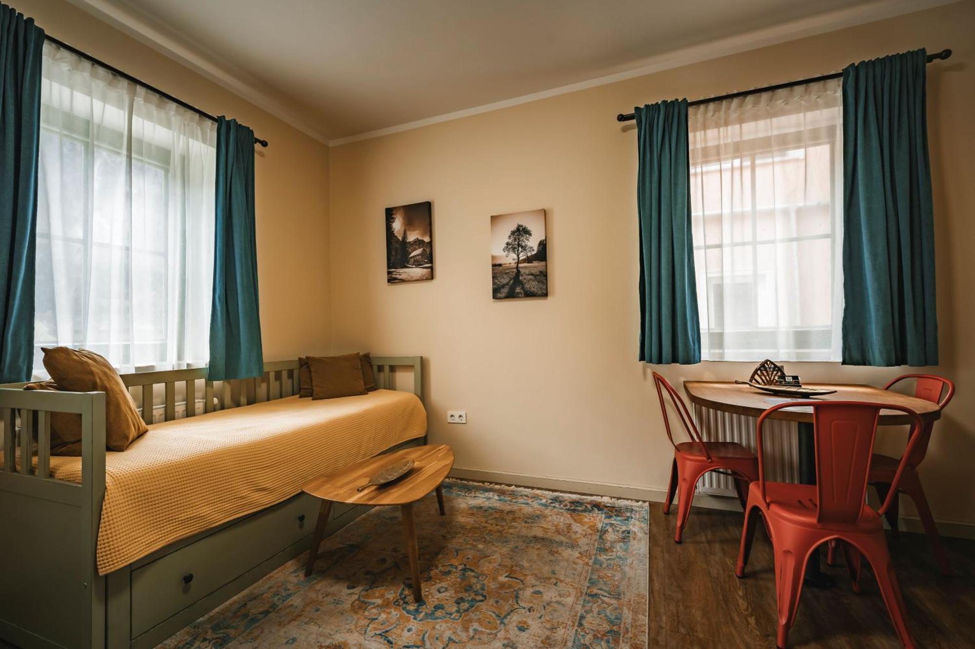 Guest House Ejga 예세니체 외부 사진