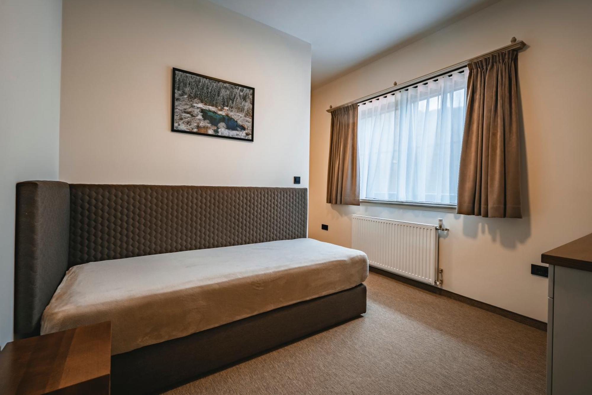 Guest House Ejga 예세니체 외부 사진