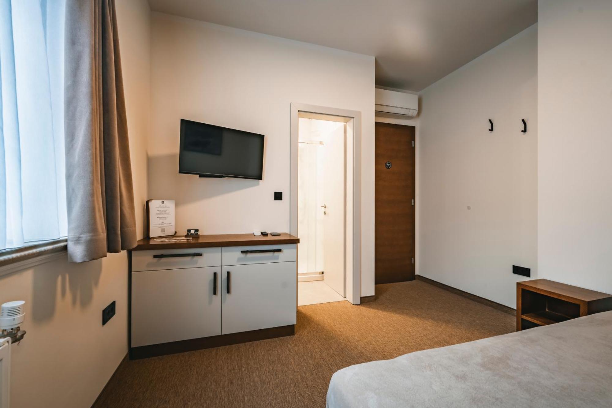 Guest House Ejga 예세니체 외부 사진