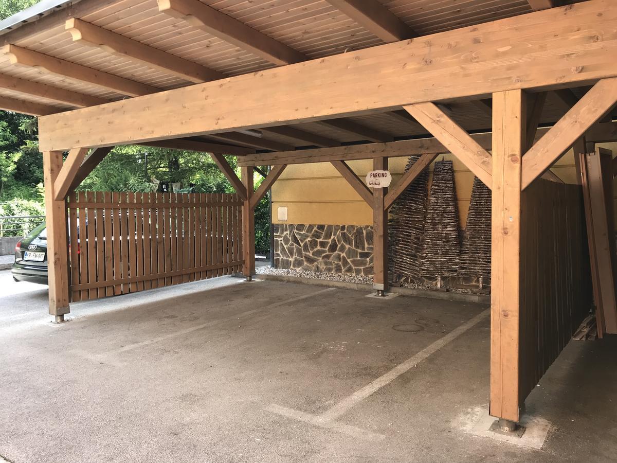 Guest House Ejga 예세니체 외부 사진