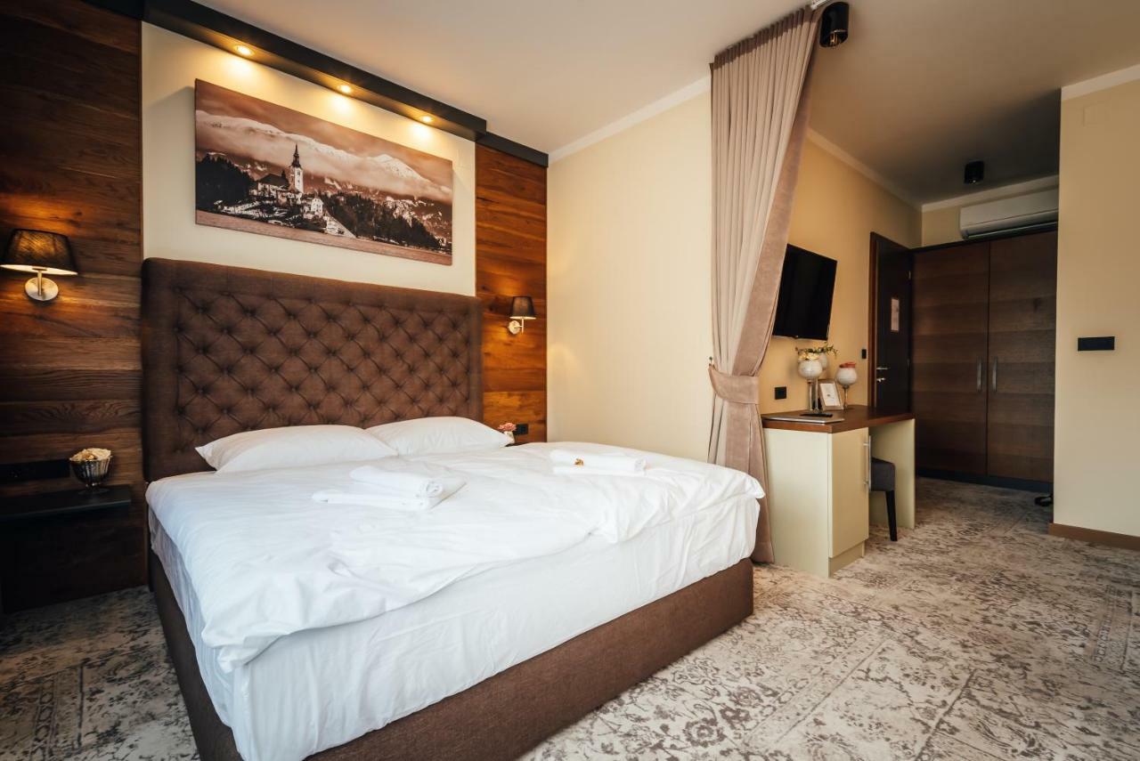 Guest House Ejga 예세니체 외부 사진